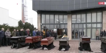 Στο αεροδρόμιο της Τιμισοάρα οι 7 σοροί των οπαδών του ΠΑΟΚ -Γίνεται τρισάγιο, θα μεταφερθούν στην Ελλάδα με C-130