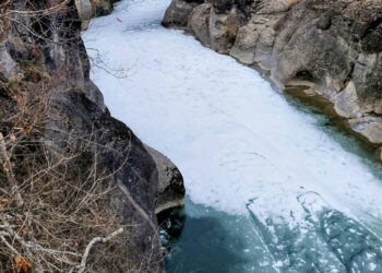 Γρεβενά: Υπέροχος, παγωμένος, Βενέτικος ποταμός (φωτο)