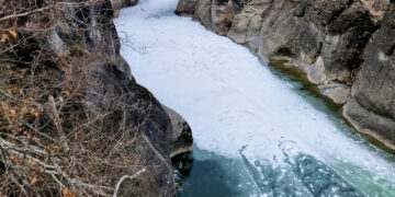 Γρεβενά: Υπέροχος, παγωμένος, Βενέτικος ποταμός (φωτο)