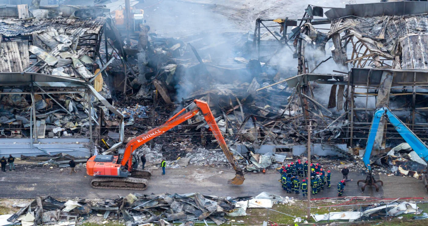 Εντοπίστηκε η πέμπτη σορός από τη φωτιά στο εργοστάσιο Βιολάντα στα Τρίκαλα