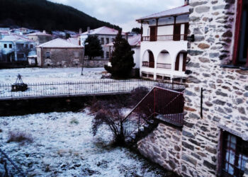 Έπεσε το πρώτο χιόνι για φέτος και στη Βλάστη (Εικόνες)