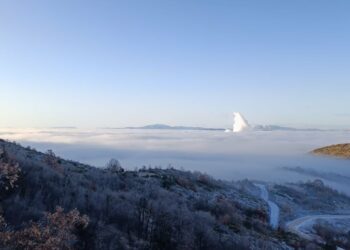 Όταν η φύση μαγεύει! Όλη η λεκάνη από Κοζάνη έως Φλώρινα καλυμμένη σε ένα πέπλο από σύννεφα!