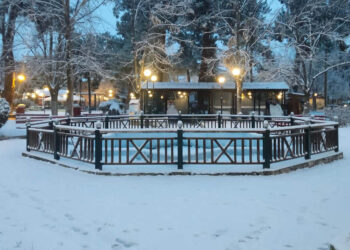 Στα λευκά “ντύθηκε” η Πτολεμαΐδα (Φωτογραφίες)