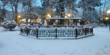 Στα λευκά “ντύθηκε” η Πτολεμαΐδα (Φωτογραφίες)