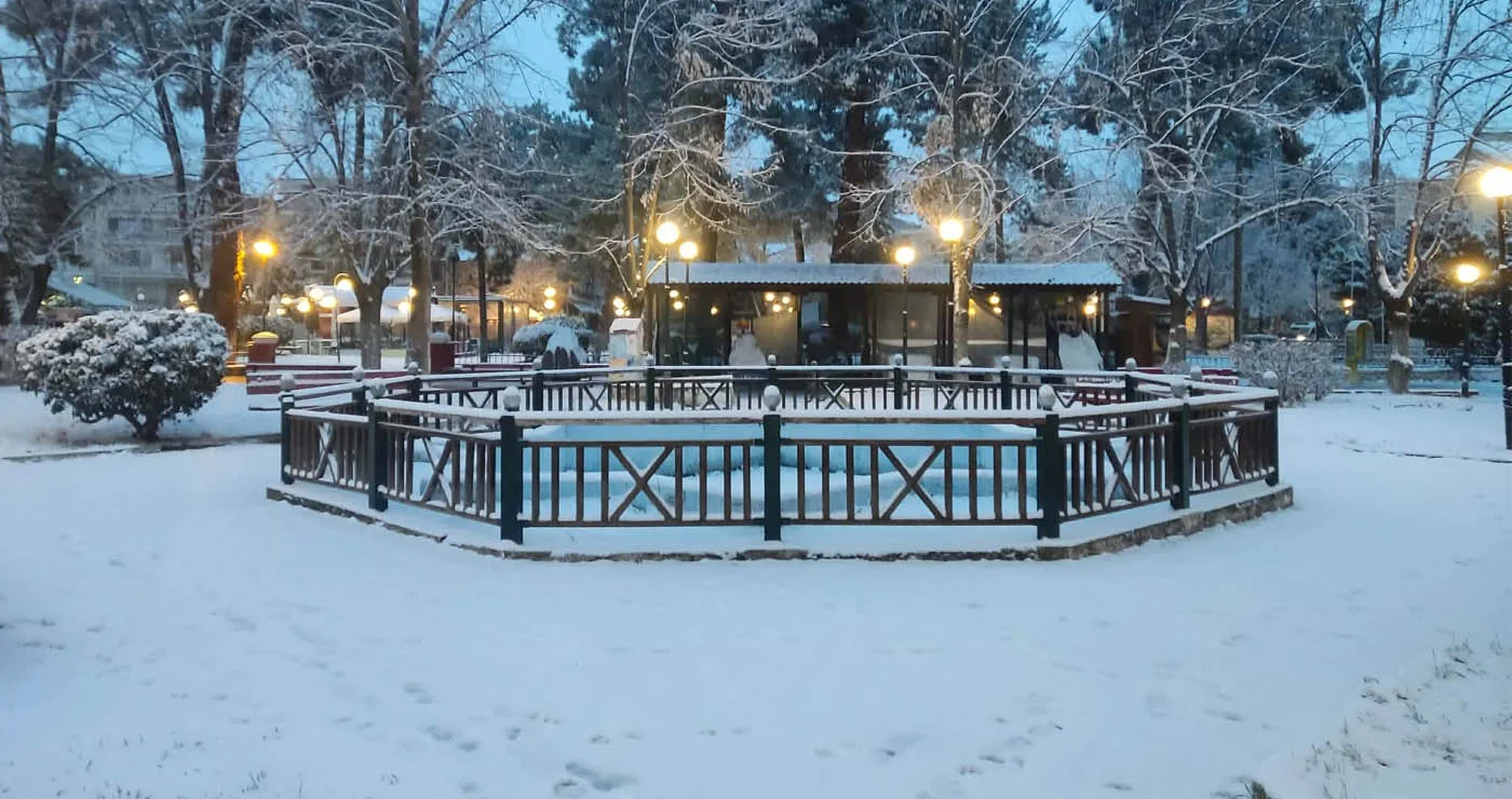 Στα λευκά “ντύθηκε” η Πτολεμαΐδα (Φωτογραφίες)