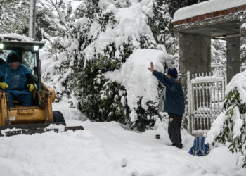 «Χιονόστρωση ακόμα και δίπλα στη θάλασσα»: Ανατροπή με τον καιρό, η μέρα που «εισβάλει» πολική αέρια μάζα
