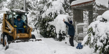 «Χιονόστρωση ακόμα και δίπλα στη θάλασσα»: Ανατροπή με τον καιρό, η μέρα που «εισβάλει» πολική αέρια μάζα