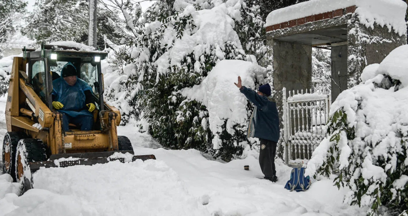 «Χιονόστρωση ακόμα και δίπλα στη θάλασσα»: Ανατροπή με τον καιρό, η μέρα που «εισβάλει» πολική αέρια μάζα
