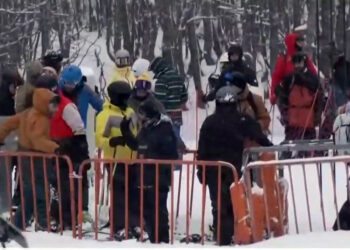 Επιτέλους… χιόνι: Γέμισαν επισκέπτες τα χιονοδρομικά κέντρα