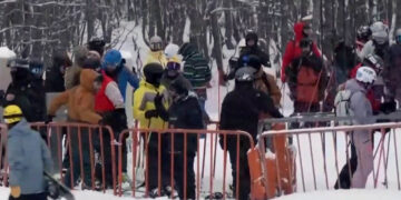 Επιτέλους… χιόνι: Γέμισαν επισκέπτες τα χιονοδρομικά κέντρα