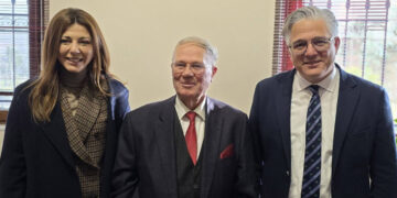 Επίσκεψη Ζαχαράκη στο Βόιο: στο επίκεντρο Σχολή Πέτρας, υποτροφίες και εκπαιδευτικές δομές