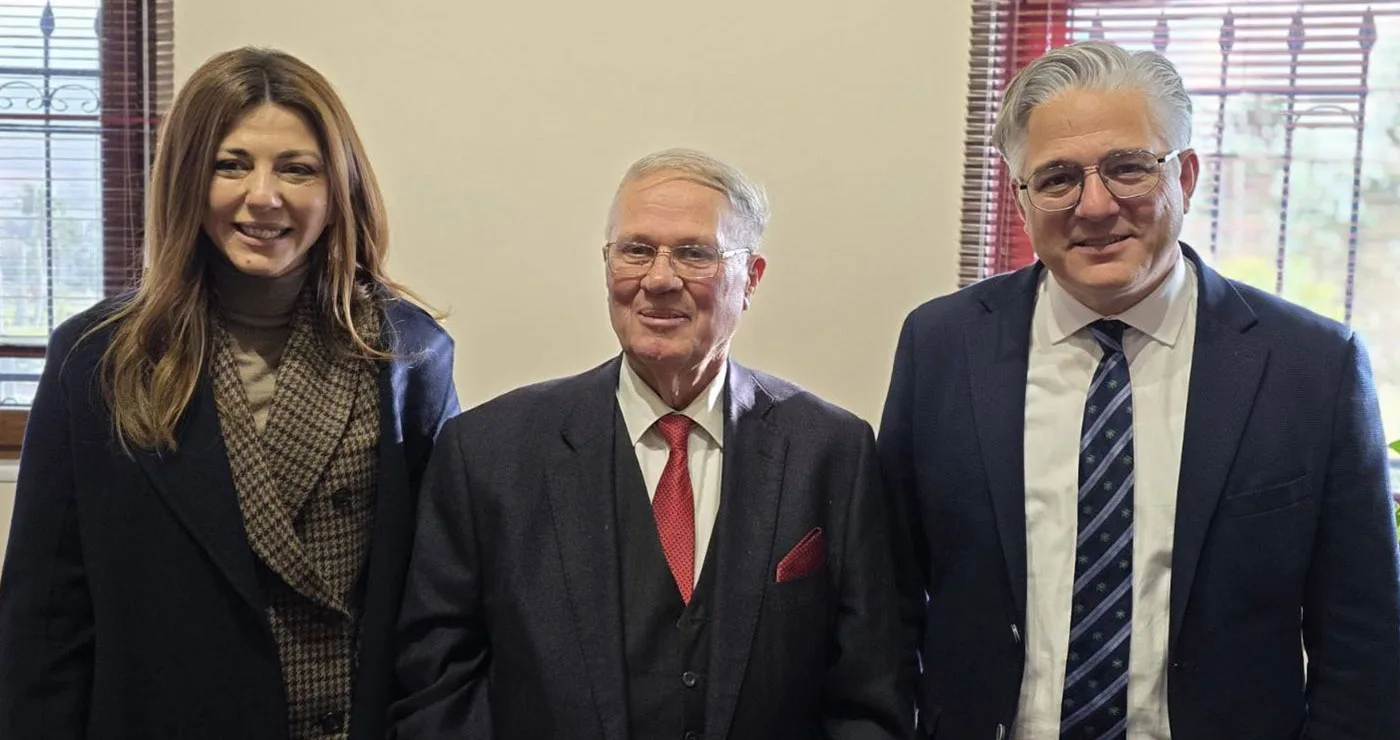 Επίσκεψη Ζαχαράκη στο Βόιο: στο επίκεντρο Σχολή Πέτρας, υποτροφίες και εκπαιδευτικές δομές