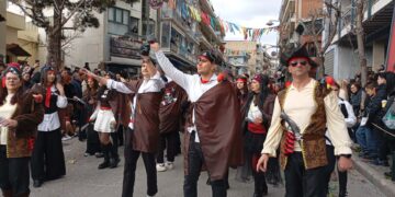 Κοζάνη: Φανός Σκ’ρκα και «Η Κόζιανη», ακρίβεια, πειρατές και γκέισες στην παρέλαση