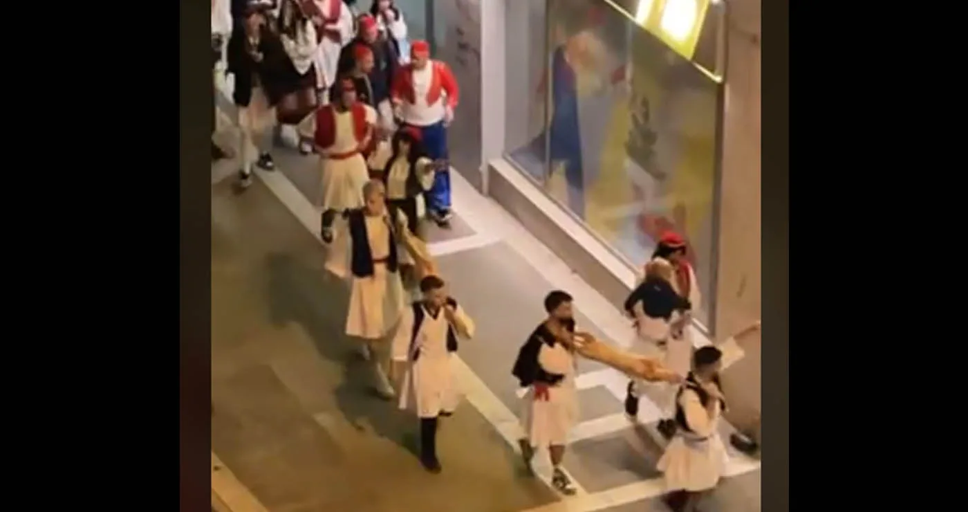 Πτολεμαΐδα: Το Δίφωνο γιόρτασε την Κυριακή της Αποκριάς με τσολιάδες, σούβλες και βόλτα με αρνιά στους δρόμους (Βίντεο)