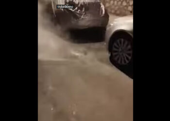 Ατμός στην οδό Μεθώνης Κοζάνης από σπασμένο σωλήνα τηλεθέρμανσης