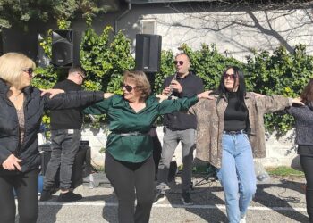 Άνω Κώμη Κοζάνης: Μεγάλο γλέντι στην 4η Γιορτή Πράσου – Πλήθος κόσμου, μουσική και παραδοσιακά πρασοεδέσματα