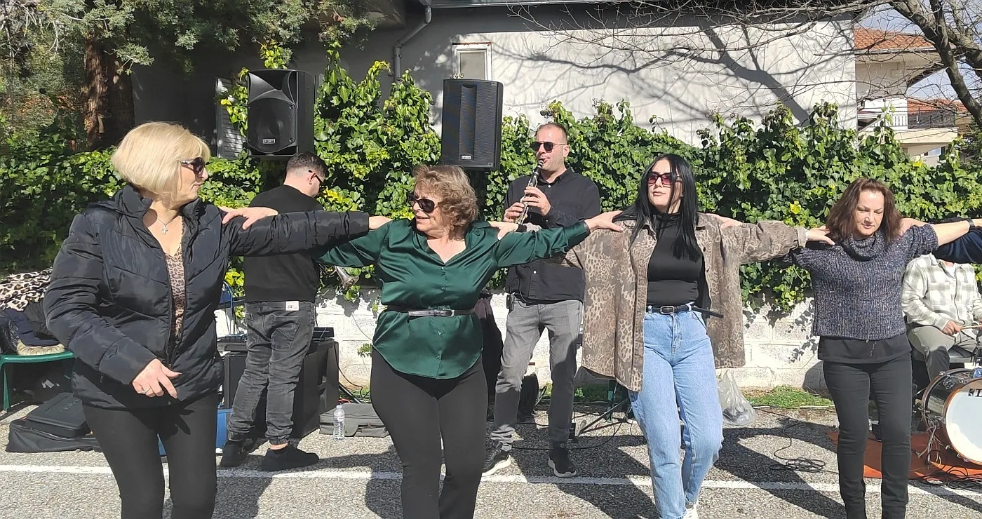 Άνω Κώμη Κοζάνης: Μεγάλο γλέντι στην 4η Γιορτή Πράσου – Πλήθος κόσμου, μουσική και παραδοσιακά πρασοεδέσματα