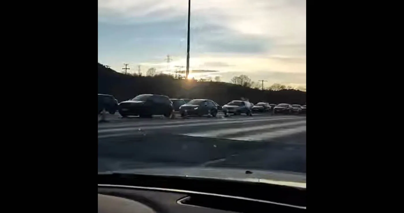 Τεράστιες ουρές στα Διόδια Πολυμύλου – Επιστροφή εκδρομέων (Βίντεο)