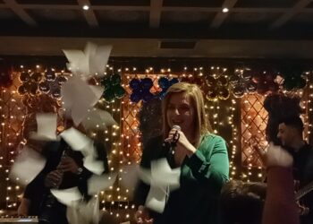 Πτολεμαΐδα: Φοβερή Γωγώ Τσαμπά ξεσήκωσε τον κόσμο στο DIFONO