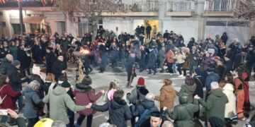 Ξεκίνησε το μεγάλο γλέντι των φανών της Κοζάνης