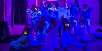 Sourdaki 2 Kids Carnival Fest: Μαγικό το Black Light Show στην Κοβεντάρειο Βιβλιοθήκη Κοζάνης