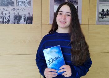 «Να τολμάτε»: Η 15χρονη Αναστασία από την Κοζάνη μιλά για το πρώτο της βιβλίο με τίτλο «Εκτός»