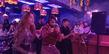 Μοναδικός Toni Sfinos, σε ένα εκπληκτικό live με κέφι στο BACCARA (video)