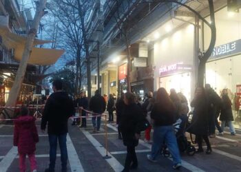 Πτολεμαΐδα: Ξεκίνησε να γεμίσει με κόσμο ο πεζόδρομος της Βασ. Σοφίας στη δράση για τη στήριξη του Εμπορικού Κόσμου