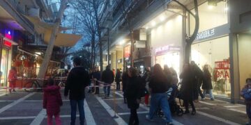 Πτολεμαΐδα: Ξεκίνησε να γεμίσει με κόσμο ο πεζόδρομος της Βασ. Σοφίας στη δράση για τη στήριξη του Εμπορικού Κόσμου