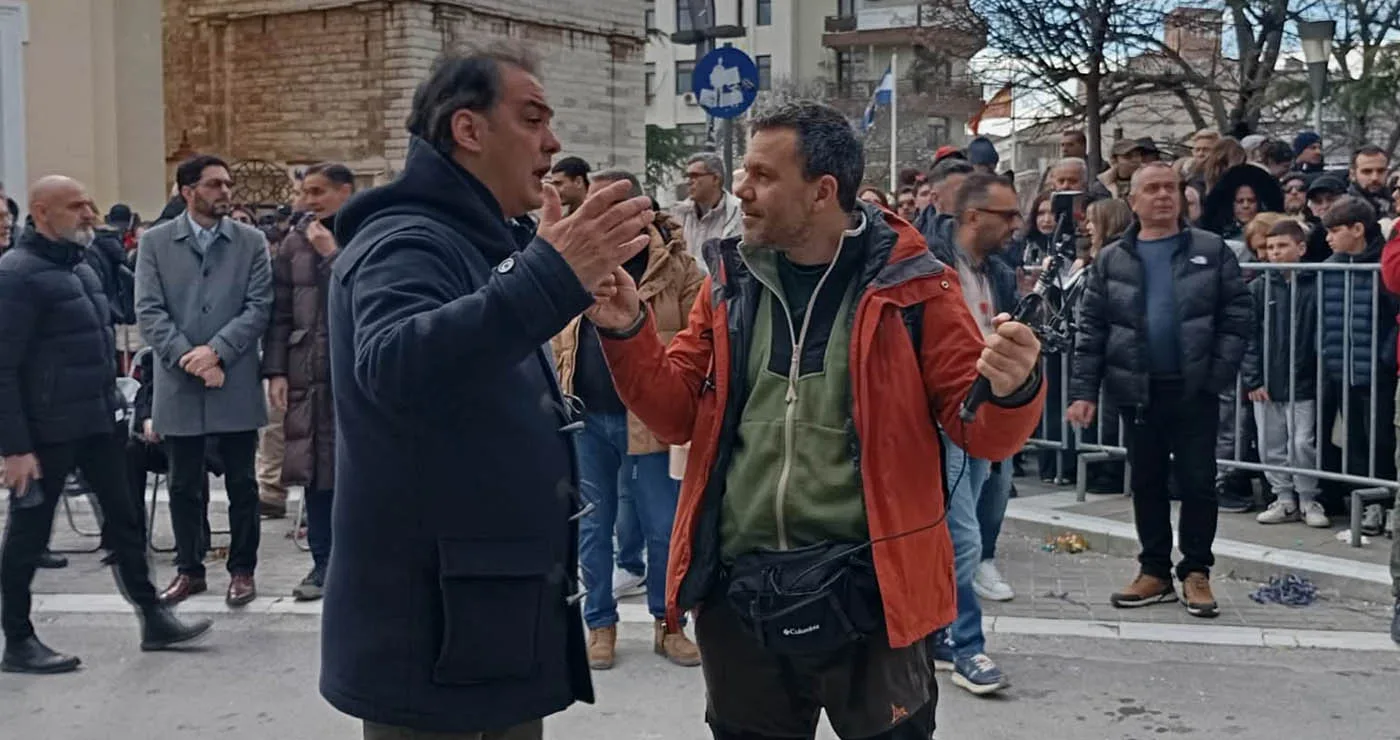 Ξεκινάει η μεγάλη Αποκριάτικη Παρέλαση στην Κοζάνη – Στην πλατεία οι επίσημοι, παρών και ο Ευτύχης Μπλέτσας