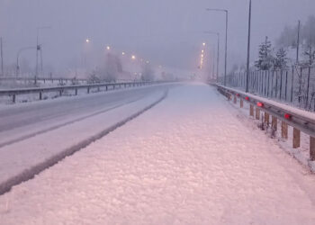 Χιόνι στην Εγνατία Οδό στην κατεύθυνση προς Μέτροβο – Καλυμμένο το οδόστρωμα