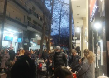 Αποκριάτικο κλίμα στην Πτολεμαΐδα και κόσμος σε πολλές γωνιές του εμπορικού κέντρου