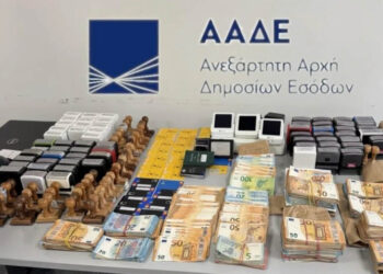 Στη ΓΑΔΑ οι συλληφθέντες για το κύκλωμα «αχυράνθρωπων» -Το κόλπο με τις απάτες και τους ΑΦΜ εταιρειών
