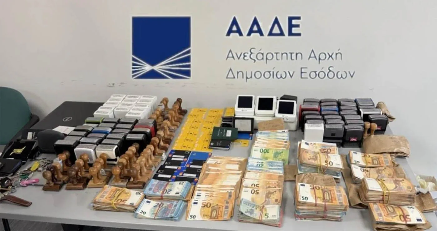 Στη ΓΑΔΑ οι συλληφθέντες για το κύκλωμα «αχυράνθρωπων» -Το κόλπο με τις απάτες και τους ΑΦΜ εταιρειών