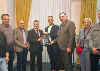 Έμπρακτη στήριξη στο στρατιωτικό προσωπικό με δωρεά απινιδωτή από την Ένωση Στρατιωτικών Κοζάνης