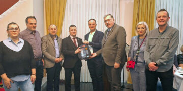 Έμπρακτη στήριξη στο στρατιωτικό προσωπικό με δωρεά απινιδωτή από την Ένωση Στρατιωτικών Κοζάνης