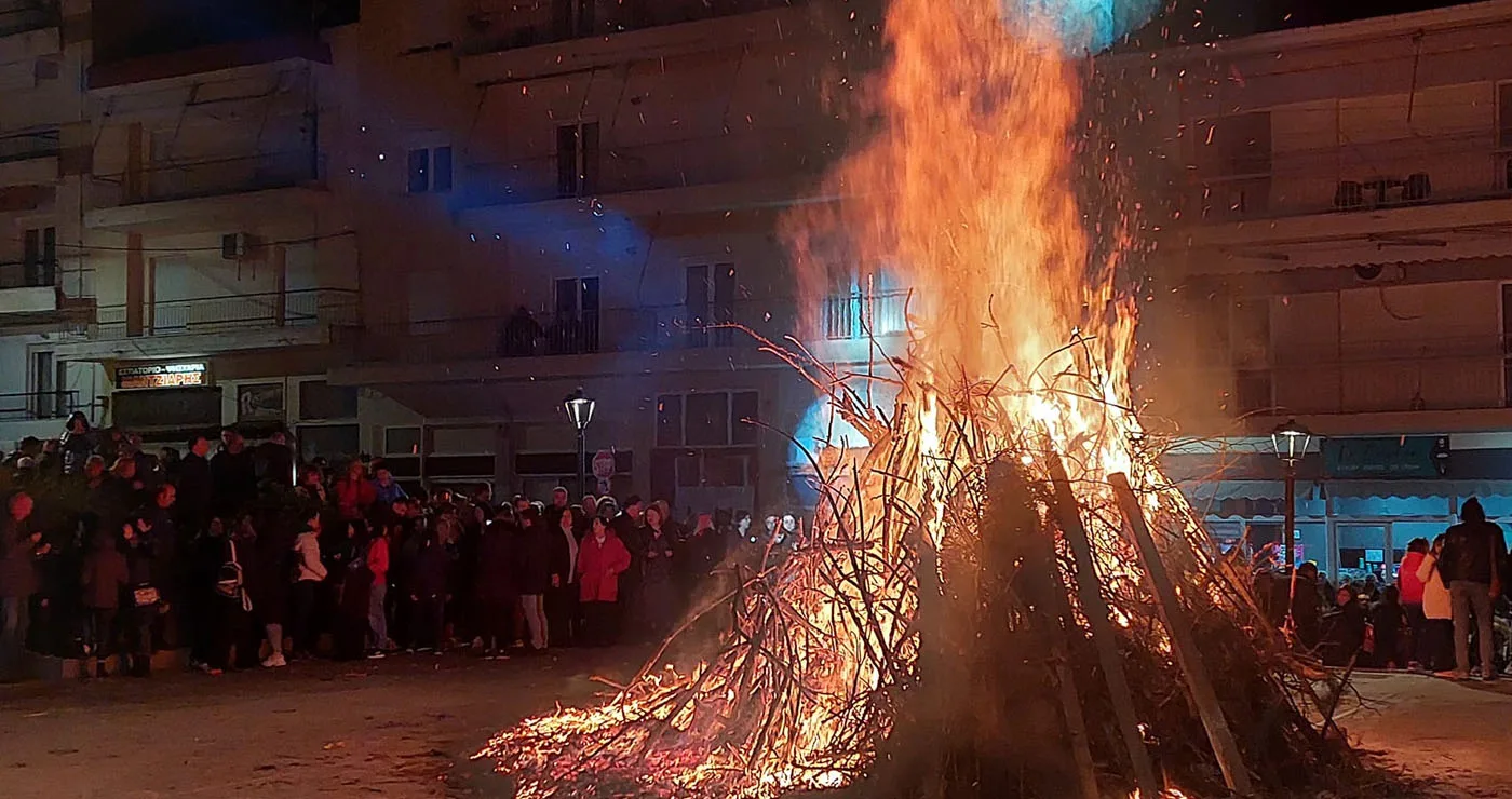 Φωτιές και έθιμα σε κάθε γειτονιά της Καστοριάς – Το πρόγραμμα Αποκριάς 2026