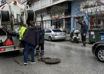 Πτολεμαΐδα: Πλημμύρισαν υπόγεια καταστημάτων στην 25ης Μαρτίου – Βούλωσε ο κεντρικός αγωγός