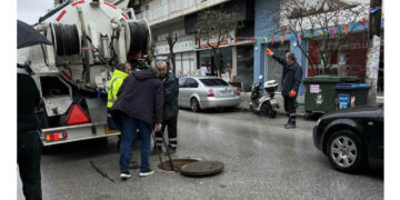 Πτολεμαΐδα: Πλημμύρισαν υπόγεια καταστημάτων στην 25ης Μαρτίου – Βούλωσε ο κεντρικός αγωγός