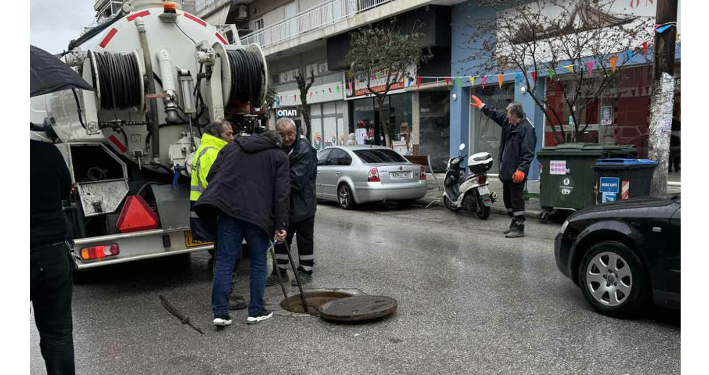 Πτολεμαΐδα: Πλημμύρισαν υπόγεια καταστημάτων στην 25ης Μαρτίου – Βούλωσε ο κεντρικός αγωγός