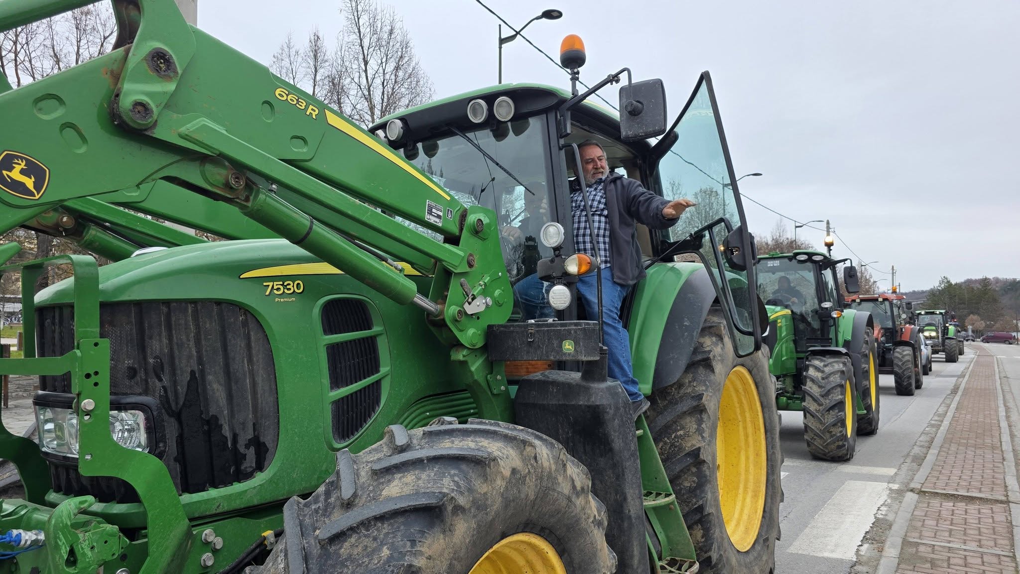 Οι αγρότες έβγαλαν ξανά τα τρακτέρ στους δρόμους- Μηχανοκίνητη πορεία στα Γρεβενά και προετοιμασίες για την Αθήνα