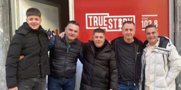 Ο Γιάννης Γρίβας και η παρέα του σε ρυθμούς Τσικνοπέμπτης στο True Story Radio!