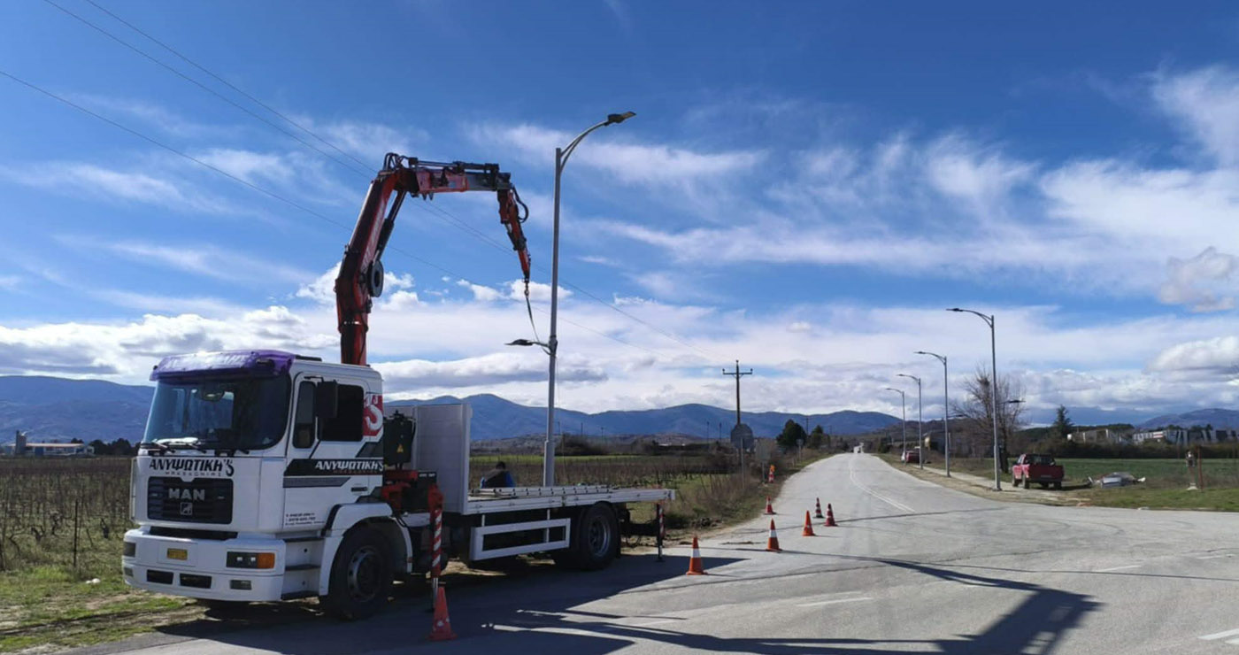 Ολοκληρώνεται ο νέος ηλεκτροφωτισμός στον δρόμο για το Μποδοσάκειο (Φωτογραφίες)