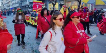 Χάρι Πότερ, ναυαγωσώστες, πειρατές και …μια νύχτα στο Μουσείο της Πτολεμαΐδας – Νέες φωτογραφίες από τα αποκριάτικα άρματα!