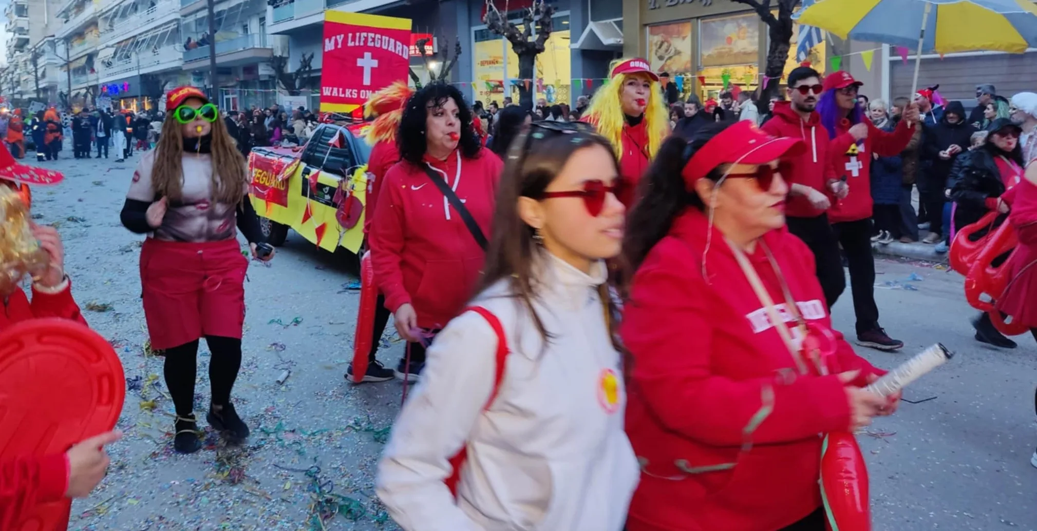 Χάρι Πότερ, ναυαγωσώστες, πειρατές και …μια νύχτα στο Μουσείο της Πτολεμαΐδας – Νέες φωτογραφίες από τα αποκριάτικα άρματα!