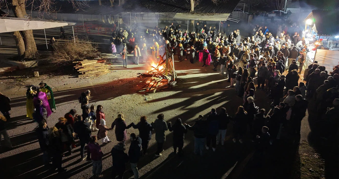 Άναψε ο Φανός στην Καστανιά Σερβίων (Βίντεο + Φωτογραφίες)