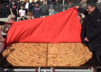 Το μεγαλύτερο κιχί στον κόσμο στον Φανό Αη Δημήτρη (Βίντεο Top Channel)