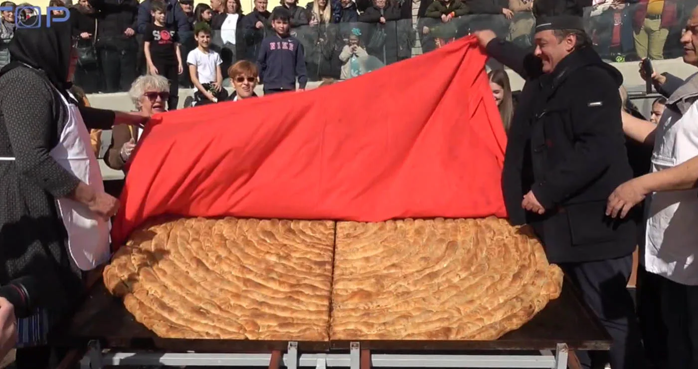 Το μεγαλύτερο κιχί στον κόσμο στον Φανό Αη Δημήτρη (Βίντεο Top Channel)