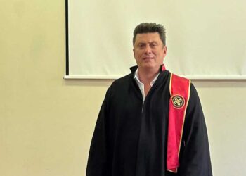 Ο Δημήτρης Κοεμτζόπουλος ανακηρύχτηκε Διδάκτωρ του ΠΔΜ