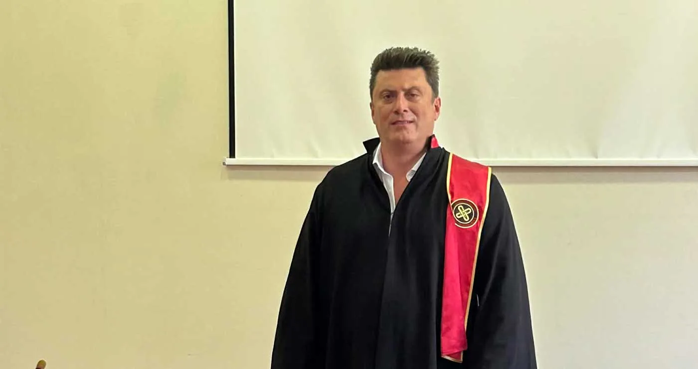 Ο Δημήτρης Κοεμτζόπουλος ανακηρύχτηκε Διδάκτωρ του ΠΔΜ